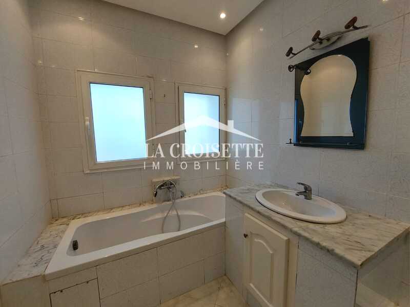 Villa S+5 à La Soukra